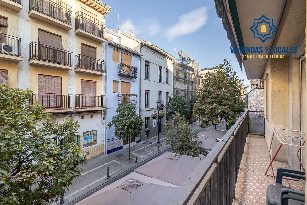 Vista exterior de Pis en venda en  Granada Capital amb Terrassa i Balcó