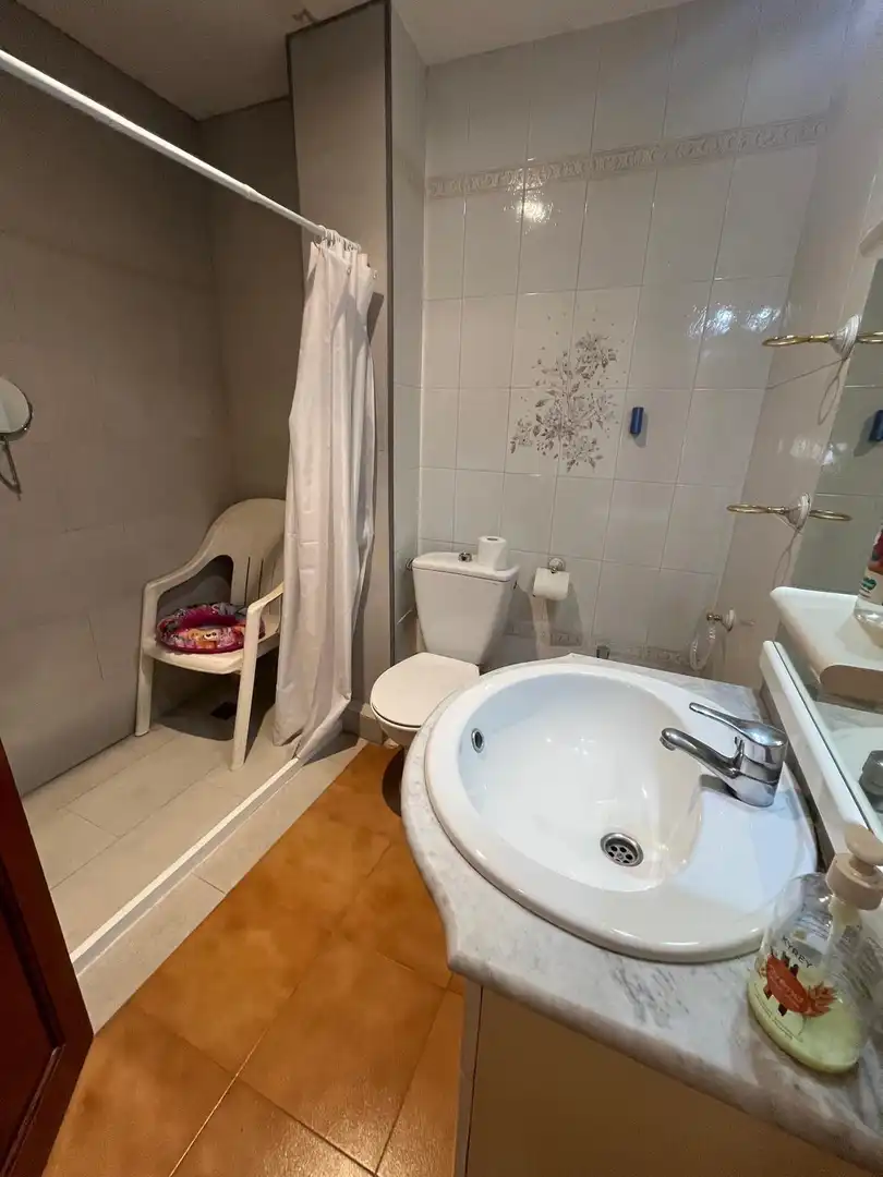 Badezimmer von Wohnung zur Miete in Castellón de la Plana / Castelló de la Plana mit Heizung, Parkett und Möbliert