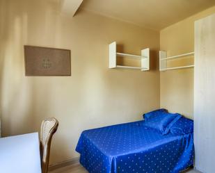 Dormitori de Apartament per a compartir en L'Hospitalet de Llobregat amb Moblat, Forn i Rentadora