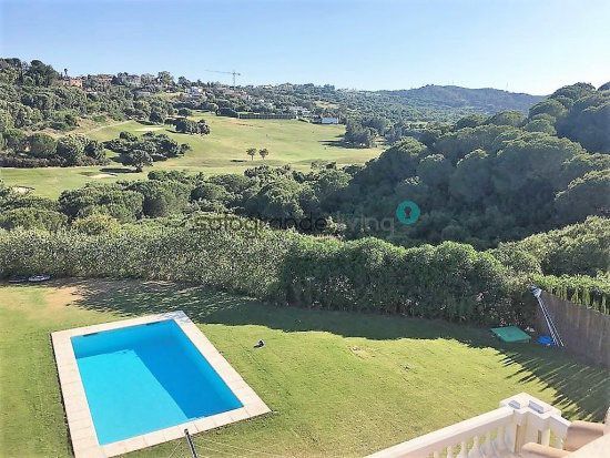 Jardí de Casa adosada en venda en Sotogrande amb Jardí privat, Piscina i Moblat
