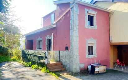 Vista exterior de Casa o xalet en venda en Oviedo  amb Terrassa i Piscina