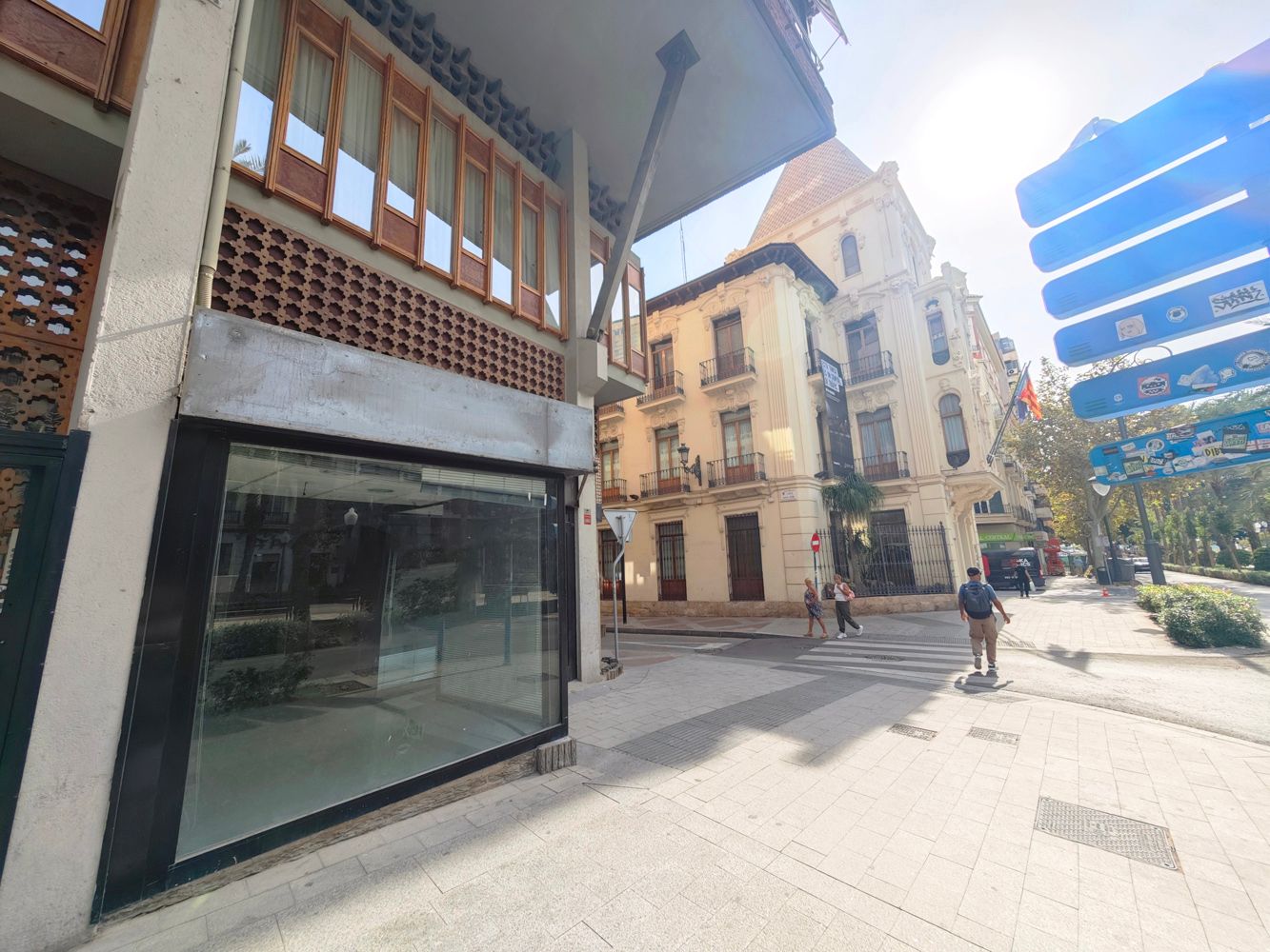 Vista exterior de Local en venda en Alicante / Alacant amb Aire condicionat i Internet