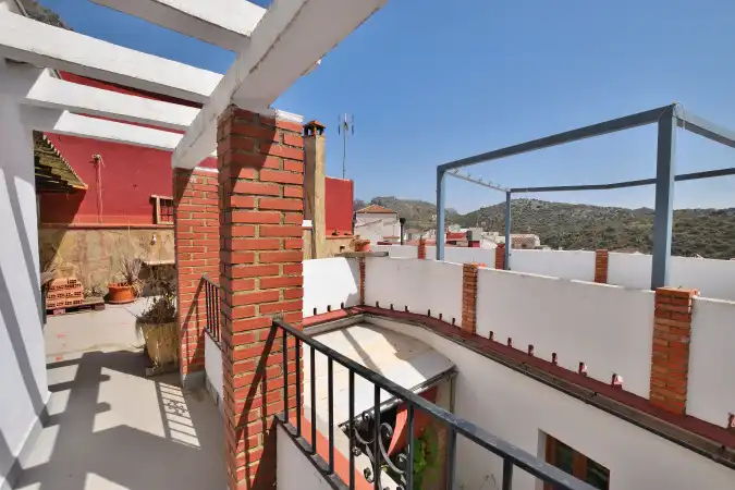 Vista exterior de Casa adosada en venta en Benaoján con Calefacción, Terraza y Jacuzzi