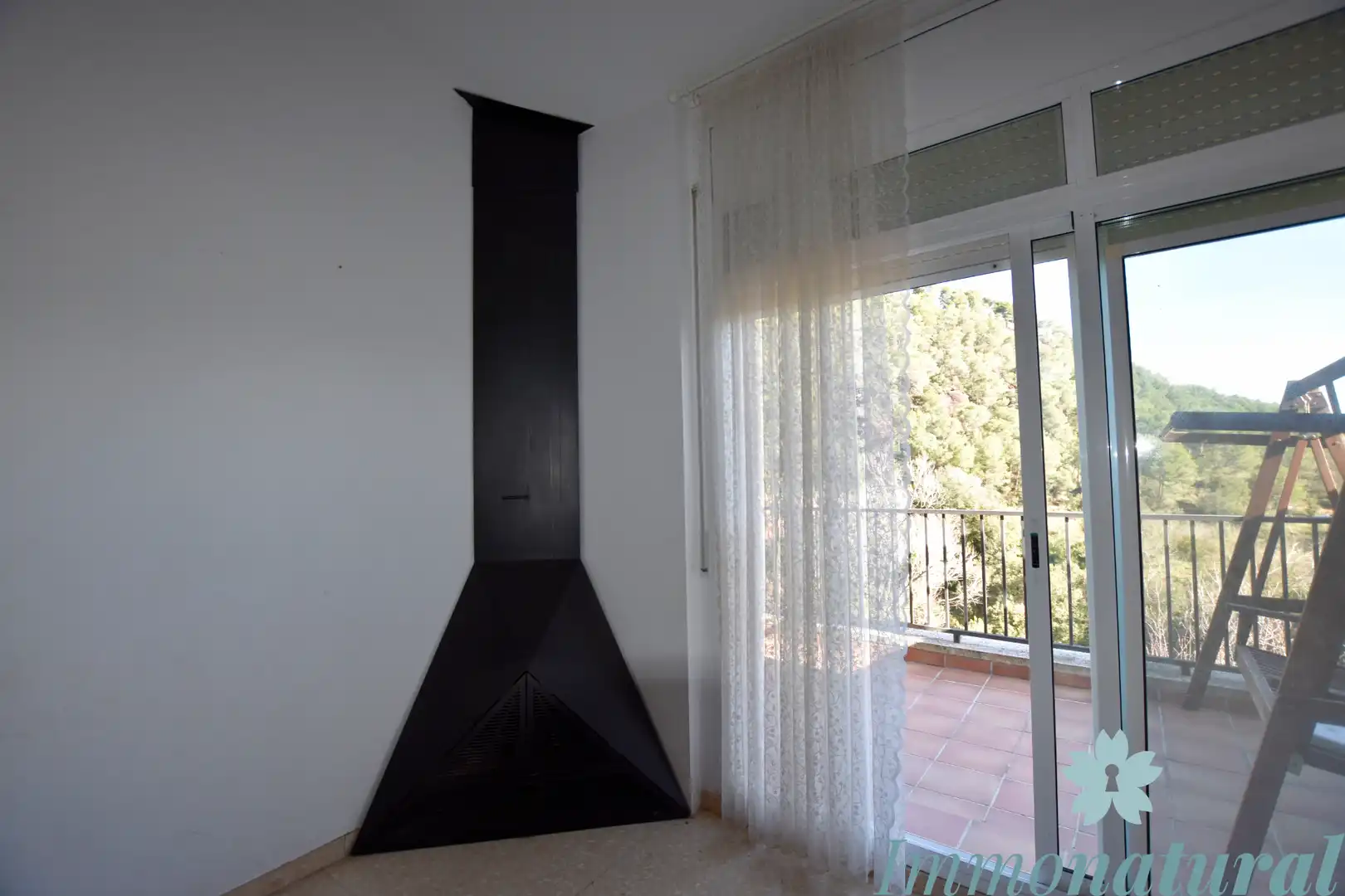 Habitación de Casa adosada en venta en Torrelles de Llobregat con Aire acondicionado, Calefacción y Jardín privado
