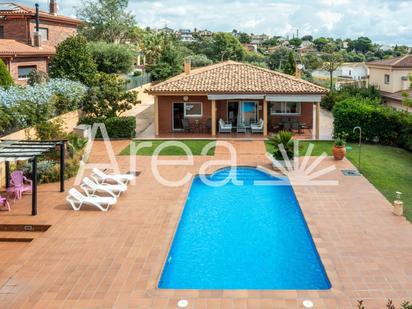 Vista exterior de Casa o xalet en venda en Caldes de Montbui amb Aire condicionat, Calefacció i Jardí privat