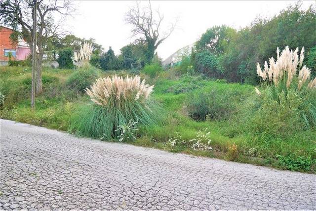 Terreno residencial en Venta en Carrer Juli Cèsar en Montbarbat