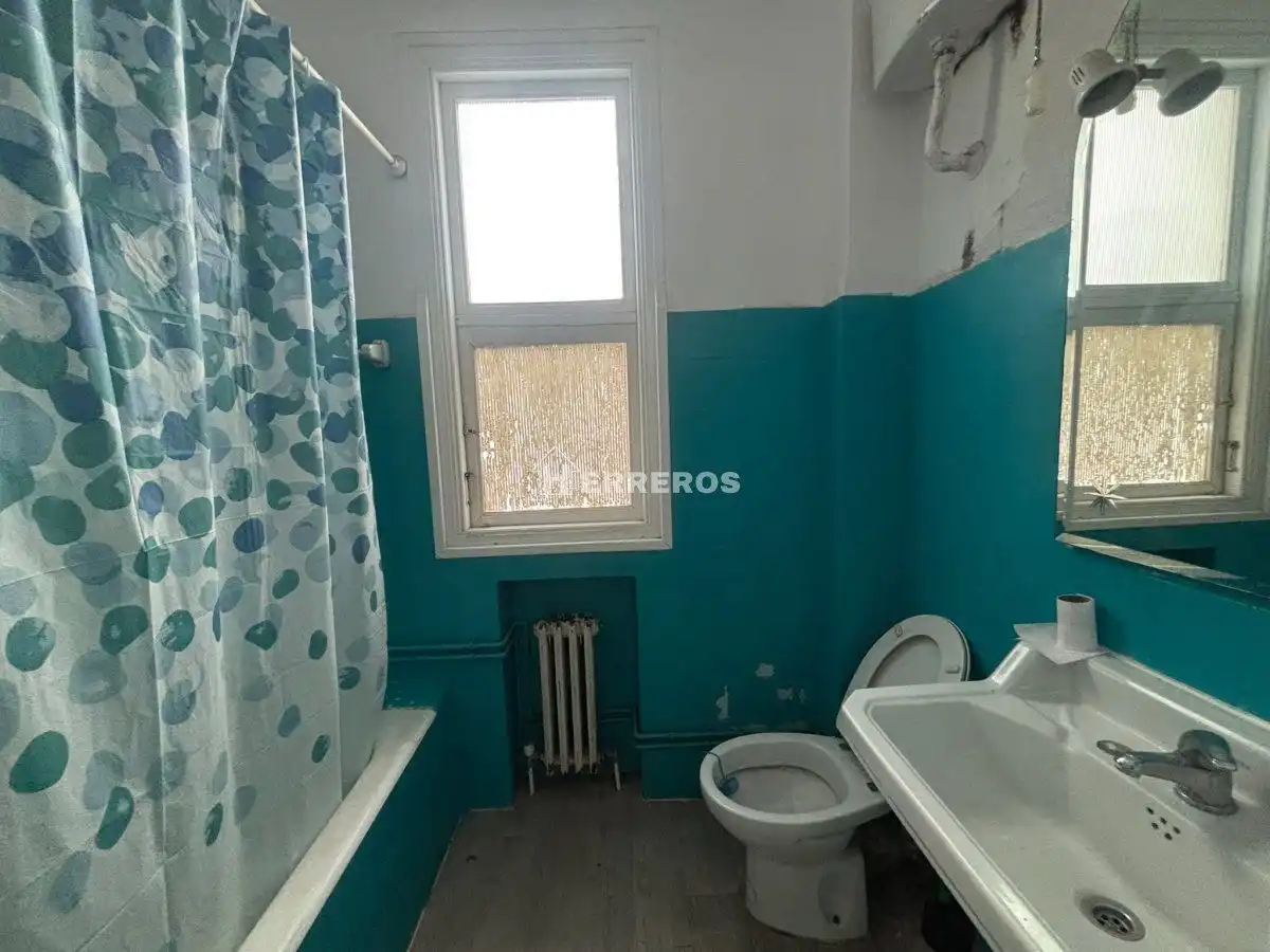Baño de Piso en venta en  Logroño con Calefacción, Parquet y Terraza