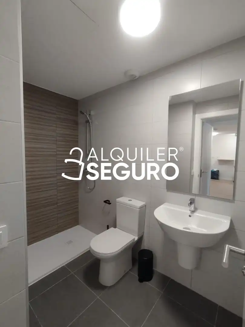Bany de Pis de lloguer en Mijas amb Aire condicionat, Piscina i Moblat
