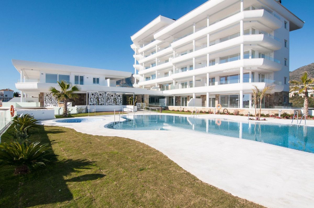 Exterior view of Duplex for sale in Fuengirola  with Air Conditioner, Heating and Terrace