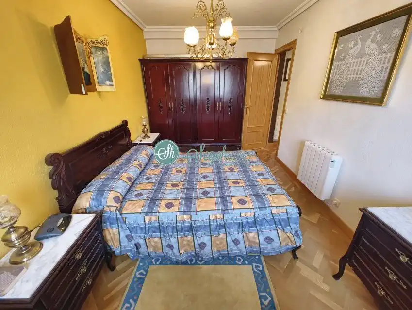 Dormitori de Pis en venda en Segovia amb Calefacció, Parquet i Moblat