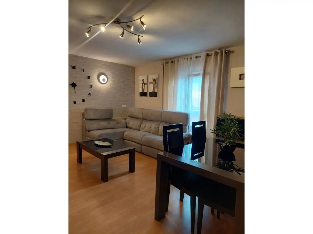 Sala d'estar de Apartament en venda en Cedillo del Condado amb Calefacció i Traster