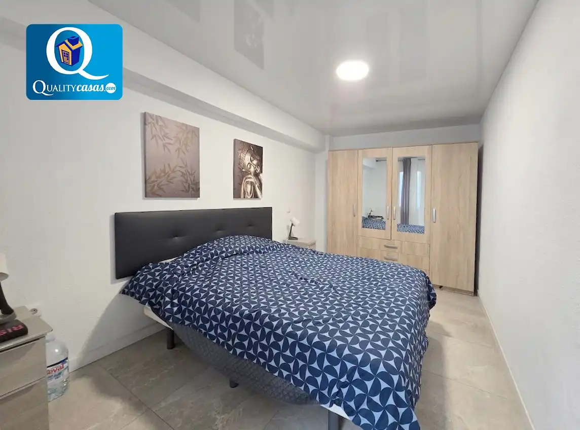 Habitación de Apartamento en venta en Alicante / Alacant con Aire acondicionado y Balcón