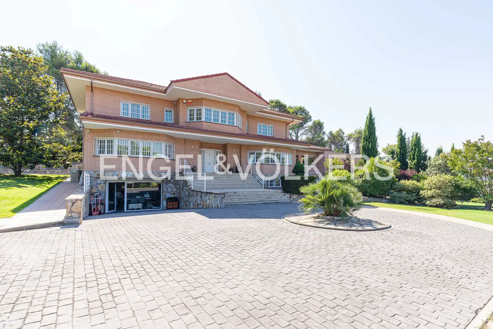Vista exterior de Casa o xalet en venda en Villaviciosa de Odón amb Aire condicionat, Calefacció i Jardí privat