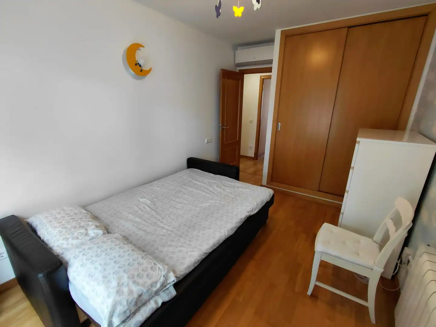 Schlafzimmer von Erdgeschoss zur Miete in  Palma de Mallorca mit Klimaanlage, Heizung und Privatgarten