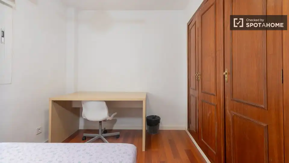 Bedroom of Flat for rent in Camins al Grau