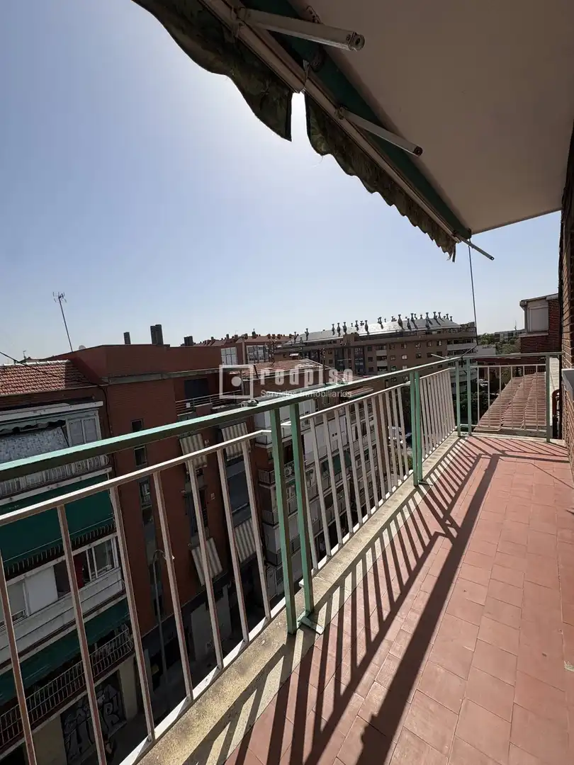 Dormitori de Pis en venda en Madrid amb Calefacció, Parquet i Terrassa