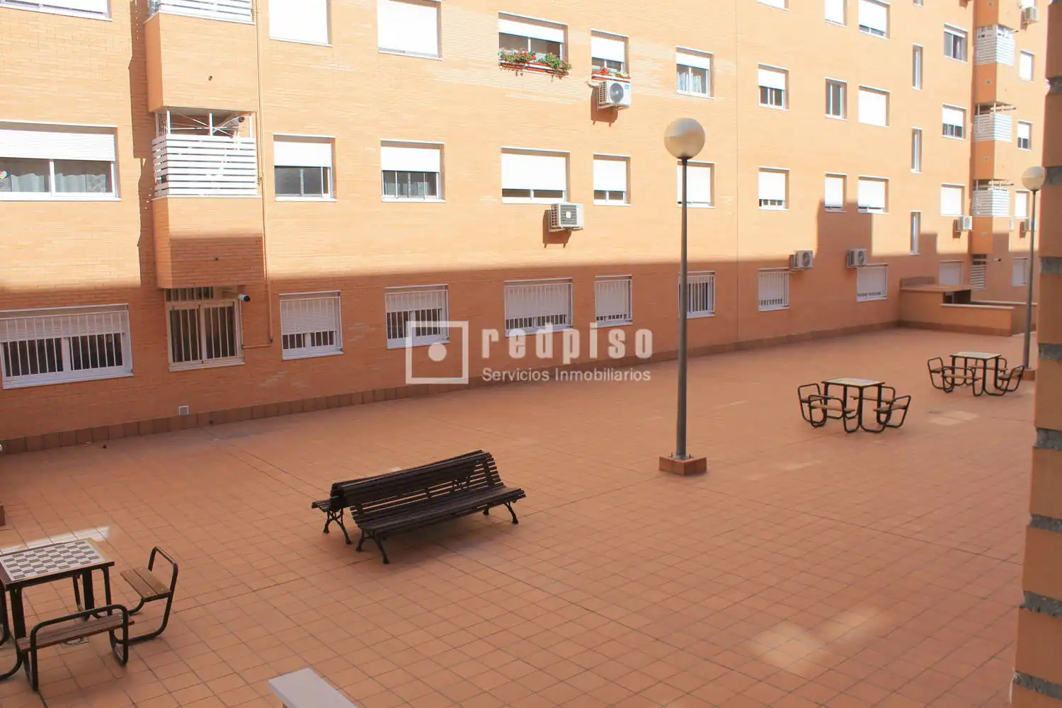 Vista exterior de Pis en venda en Parla amb Calefacció, Jardí privat i Traster