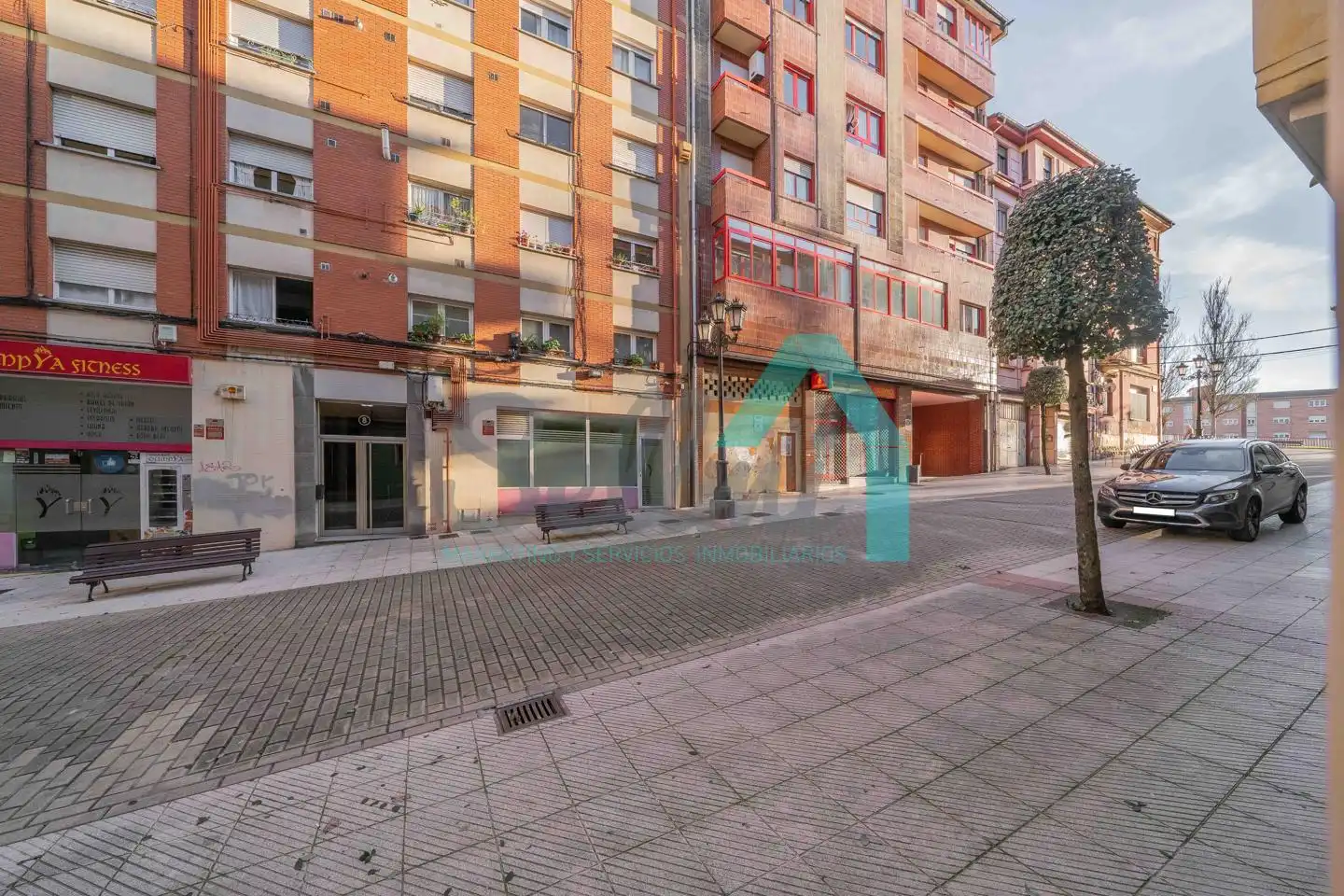 Vista exterior de Planta baixa per a compartir en Oviedo  amb Calefacció, Moblat i Internet