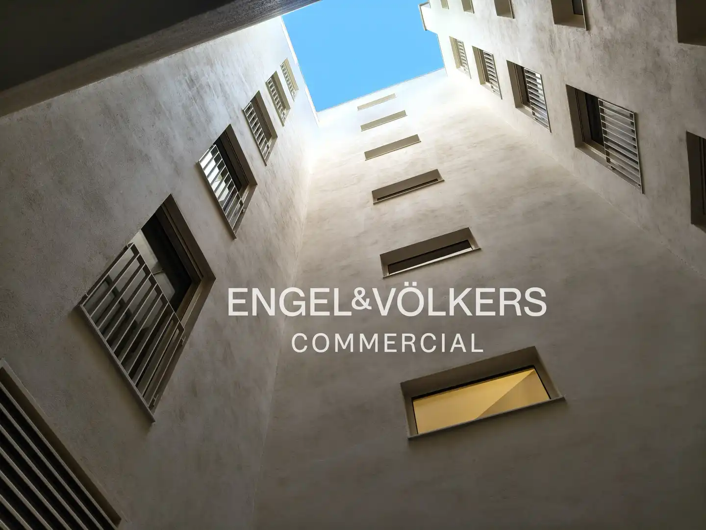 Vista exterior de Local en venta en Barcelona con Terraza