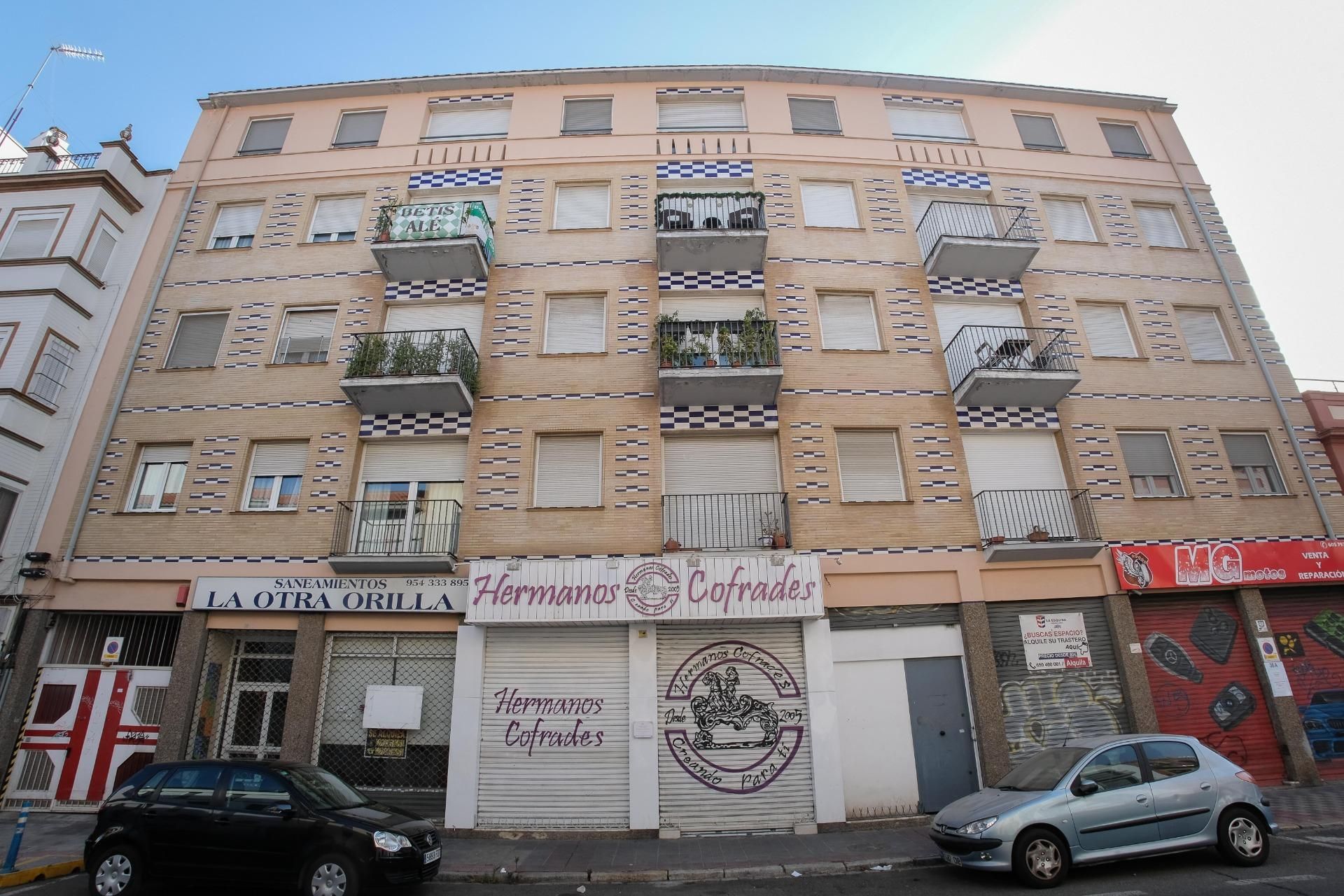 Vista exterior de Apartament en venda en  Sevilla Capital amb Aire condicionat, Calefacció i Jardí privat