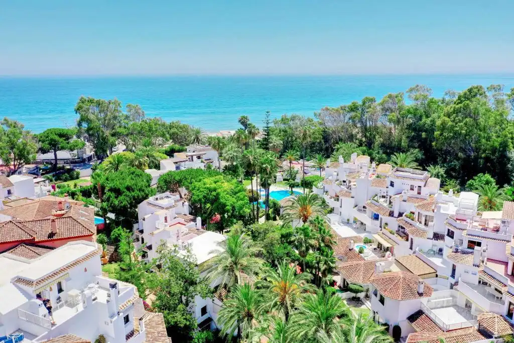 Vista exterior de Ático en venta en Marbella con Aire acondicionado, Calefacción y Terraza