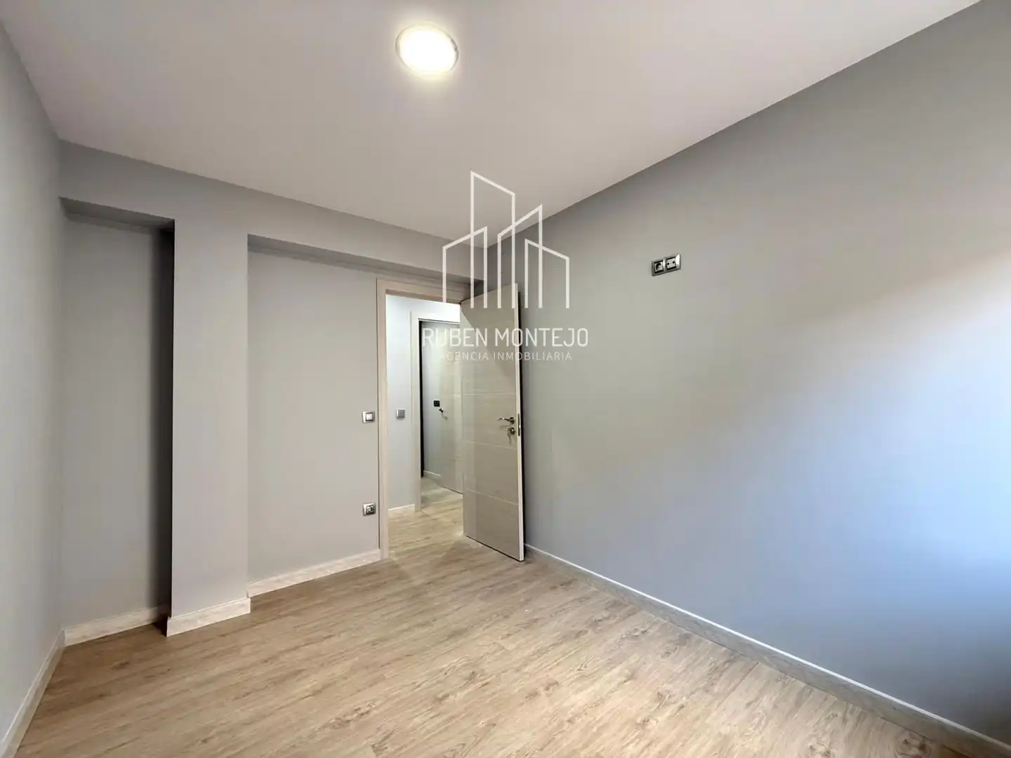 Bedroom of Flat for rent in Salamanca  with Heating, Parquet flooring and Terrace