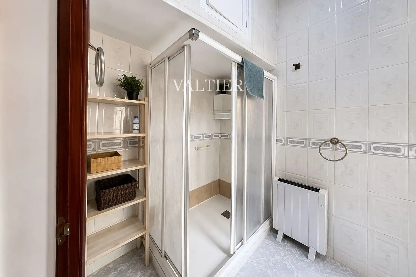Badezimmer von Wohnung zur Miete in Madrid mit Klimaanlage und Möbliert