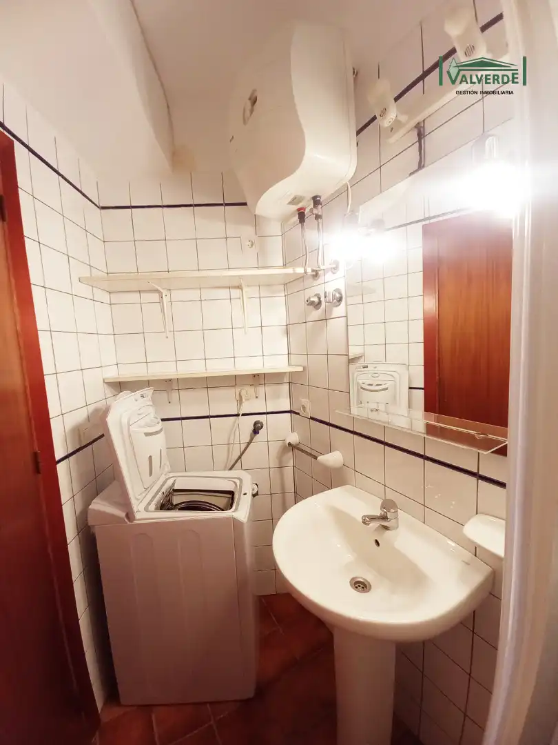 Bathroom of Study for rent in Granada  with Furnished, Washing machine and Microwave