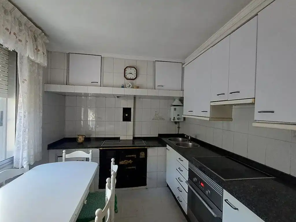 Cuina de Casa o xalet en venda en Mondariz amb Calefacció, Jardí privat i Parquet
