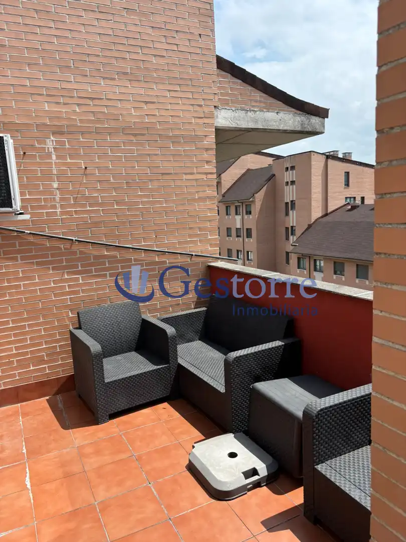 Terrasse von Wohnung zur Miete in Oviedo  mit Heizung, Privatgarten und Parkett