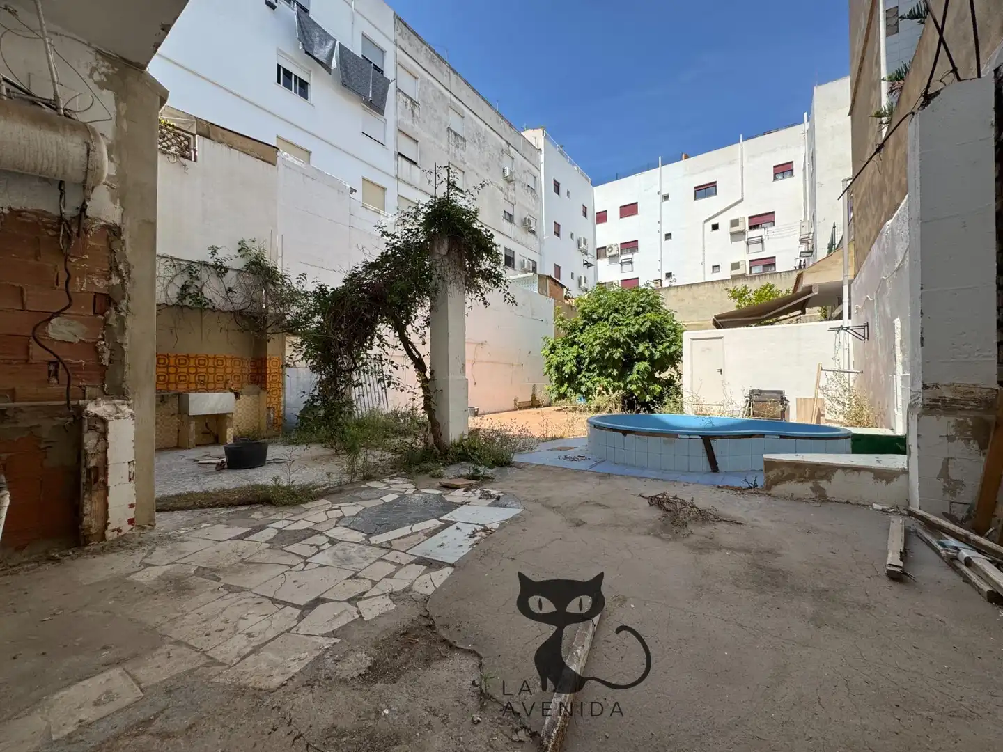 Vista exterior de Casa o xalet en venda en Benetússer amb Jardí privat, Terrassa i Piscina