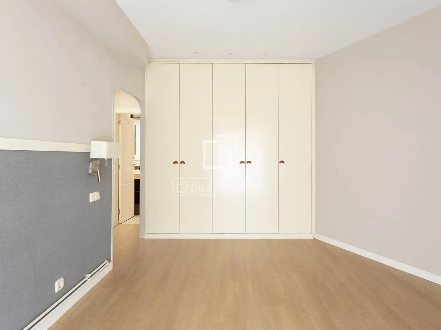 Schlafzimmer von Wohnung zum Verkauf in Barcelona mit Klimaanlage und Heizung