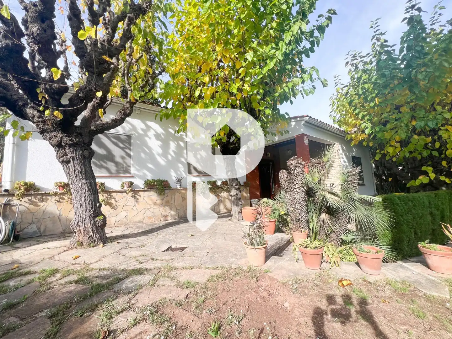 Vista exterior de Casa o xalet en venda en Vallirana amb Calefacció, Jardí privat i Terrassa