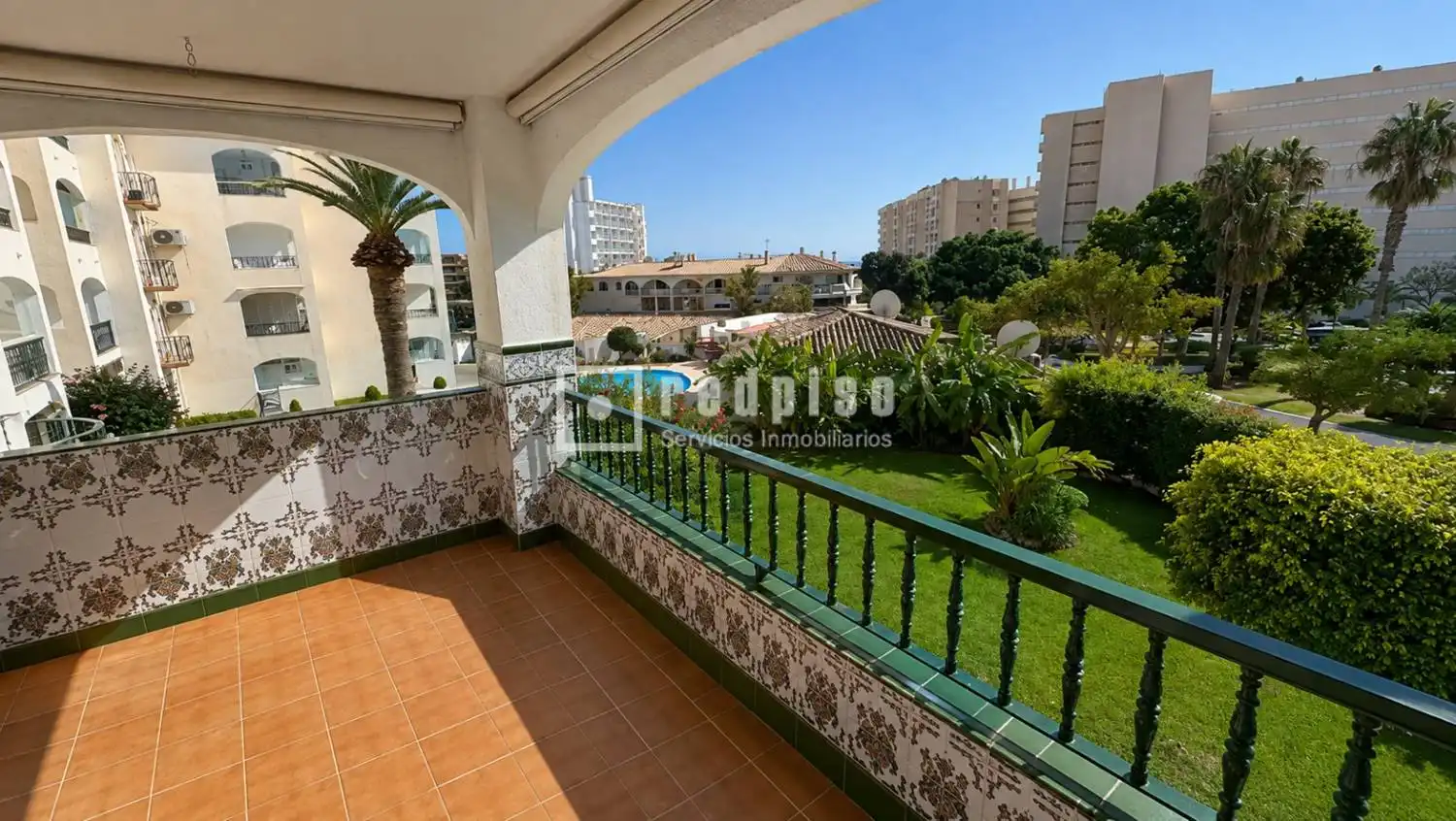 Vista exterior de Pis en venda en Torremolinos amb Calefacció, Jardí privat i Terrassa