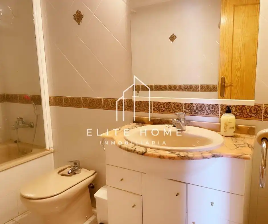 Bany de Apartament de lloguer en Castellón de la Plana / Castelló de la Plana amb Aire condicionat, Calefacció i Jardí privat