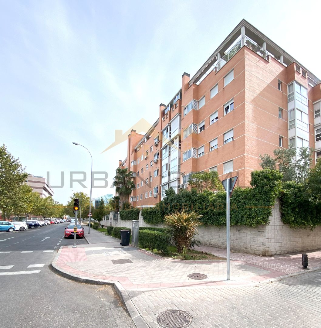 Flat for sale in Calle de María Tubau, Las Tablas, Fuencarral - El Pardo