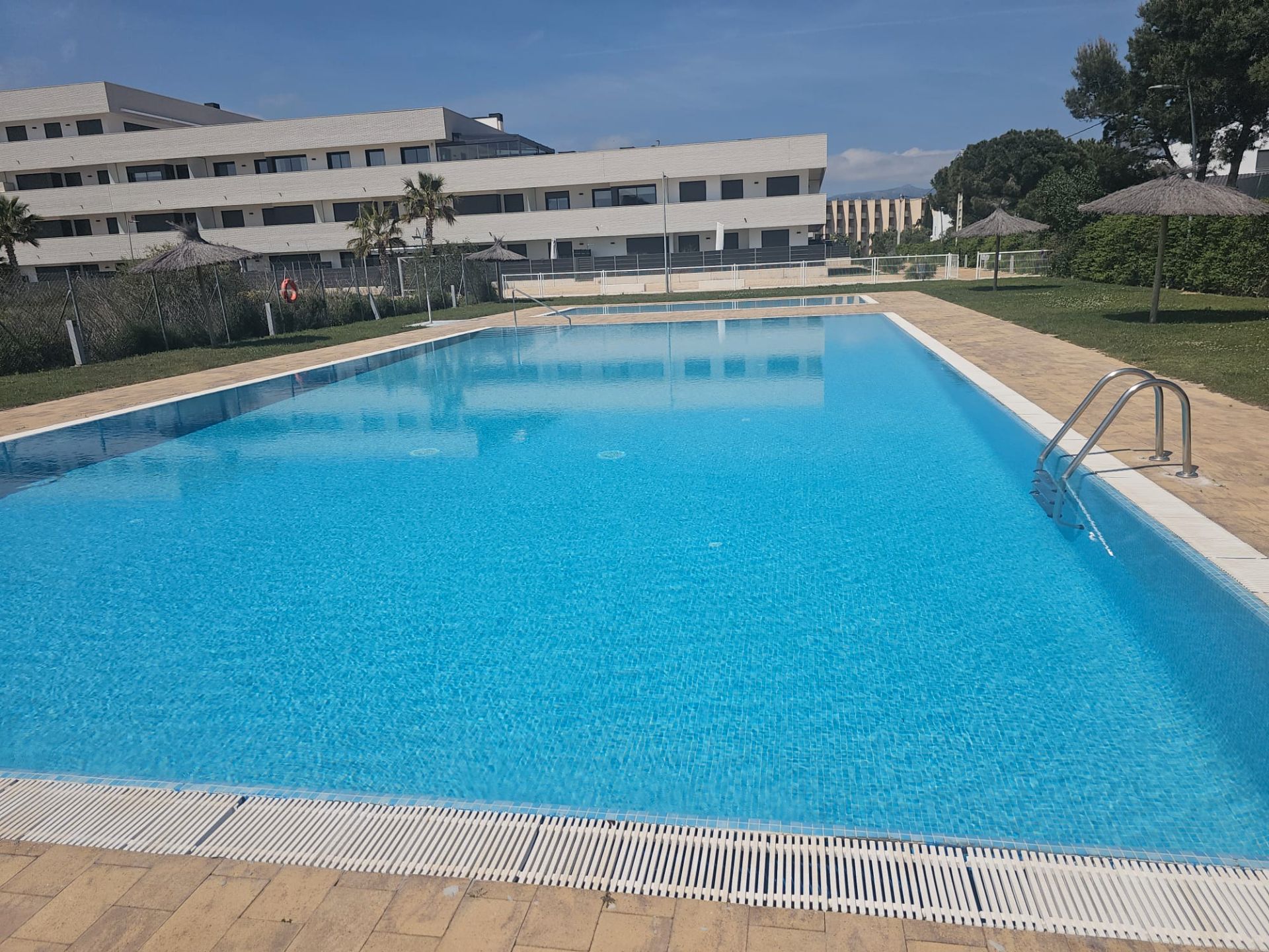 Piscina de Apartament en venda en L'Ametlla de Mar  amb Aire condicionat, Calefacció i Forn