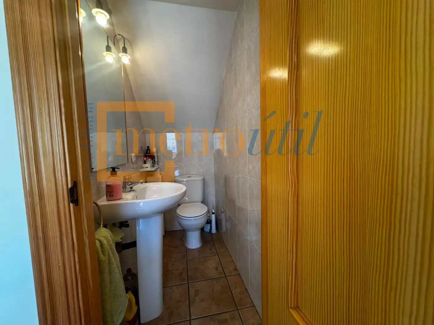 Bany de Casa adosada en venda en Galindo y Perahuy amb Calefacció, Jardí privat i Parquet