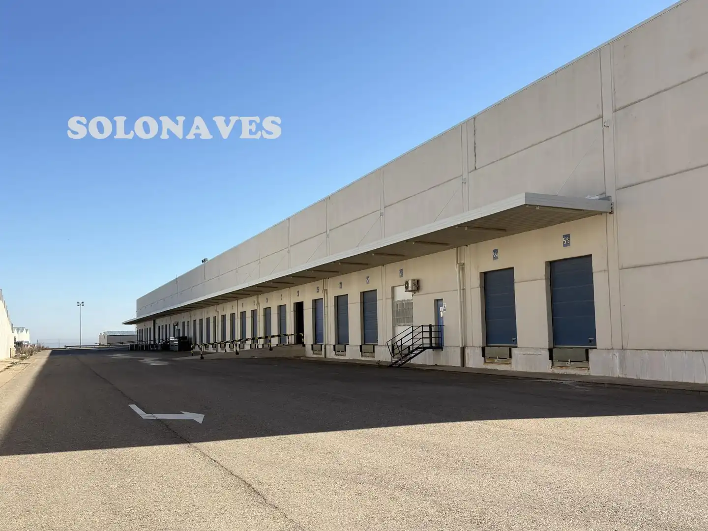 Vista exterior de Nave industrial de alquiler en La Muela