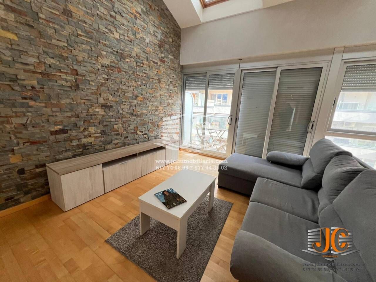 Sala d'estar de Dúplex de lloguer en Tortosa amb Aire condicionat, Parquet i Terrassa