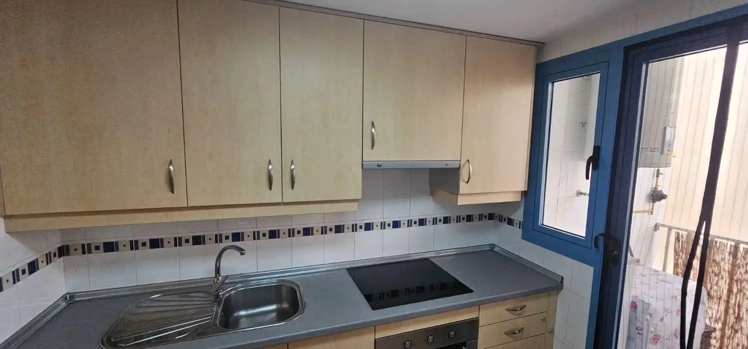 Cocina de Ático de alquiler en Vélez-Málaga con Terraza, Piscina y Amueblado