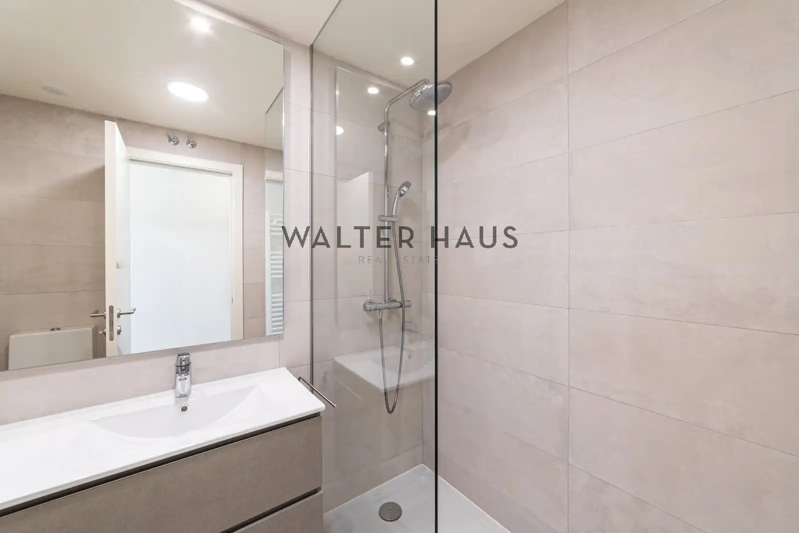 Baño de Piso de alquiler en Madrid con Aire acondicionado, Calefacción y Horno