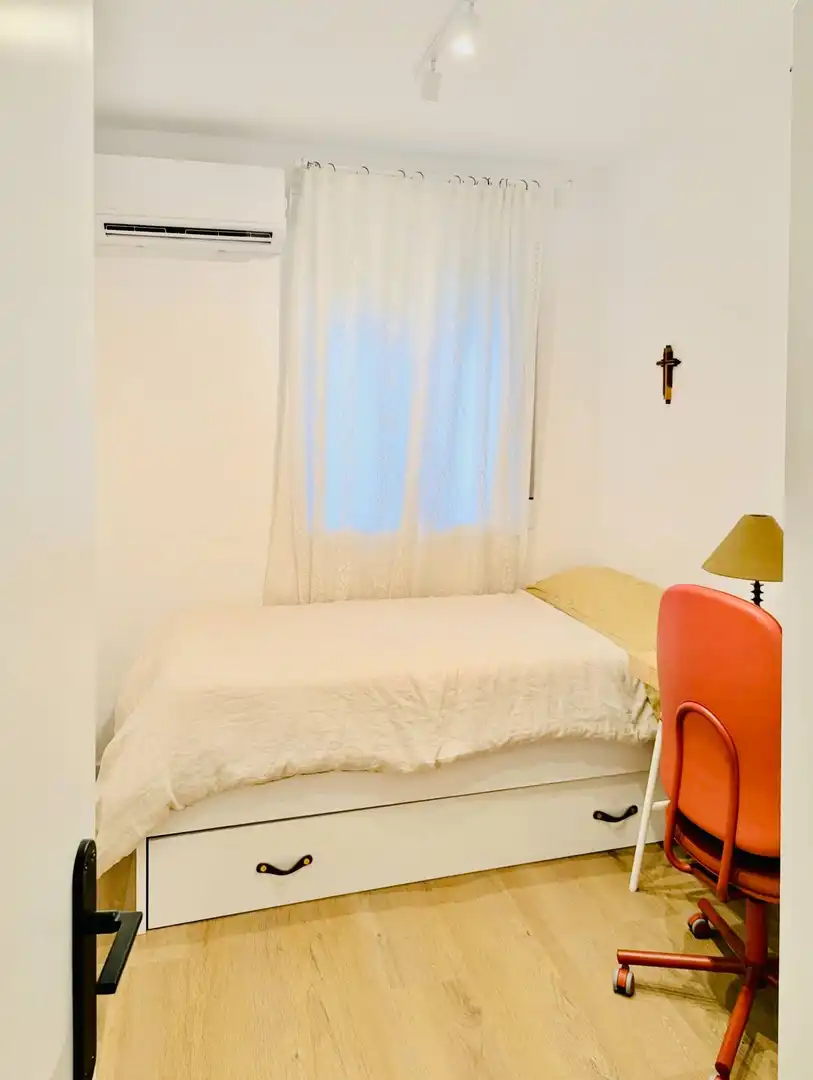 Dormitori de Apartament de lloguer en Madrid amb Calefacció, Parquet i Terrassa