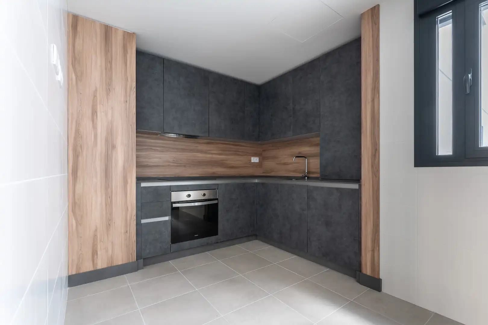 Kitchen of Flat for sale in Málaga  with Parquet flooring, Terrace and Storage room