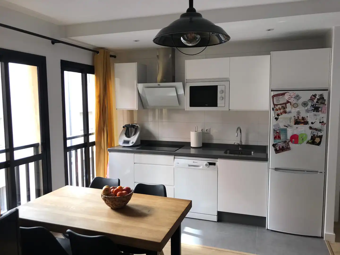 Küche von Wohnung zur Miete in Málaga mit Klimaanlage, Abstellraum und Möbliert