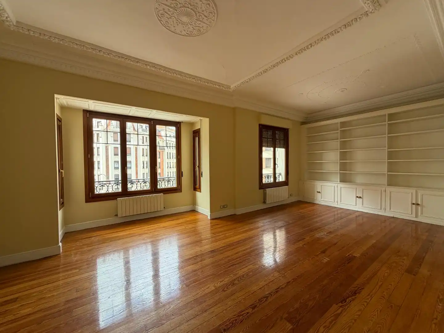 Wohnzimmer von Wohnung zur Miete in Bilbao  mit Heizung