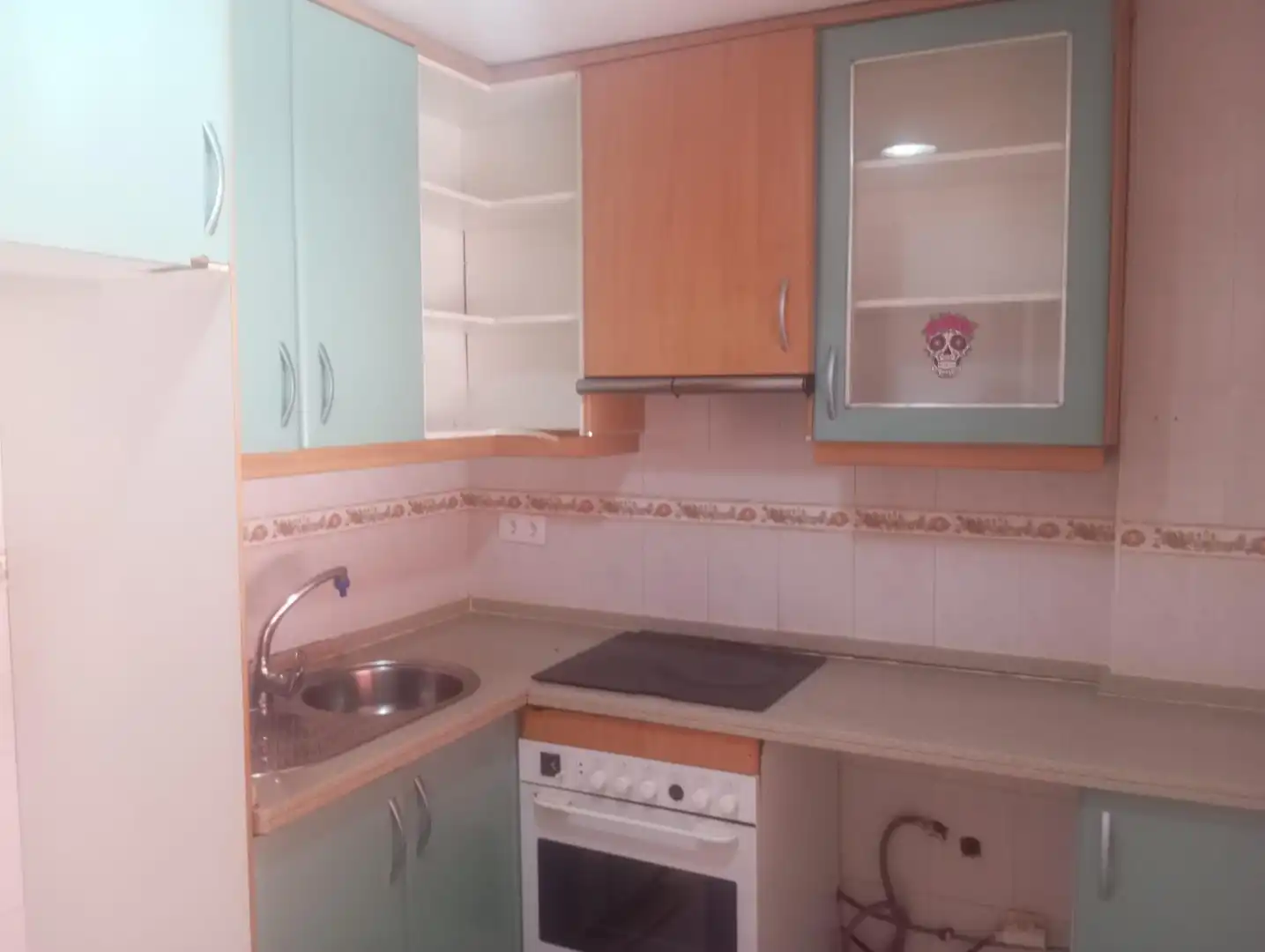 Küche von Einfamilien-Reihenhaus zum Verkauf in Algeciras mit Privatgarten und Gemeinschaftspool