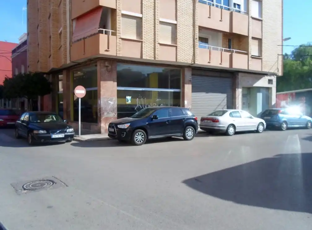 Local comercial de lloguer a Plaza Maestro Iborra 1