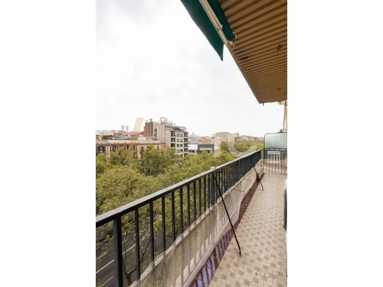 Vista exterior de Pis en venda en Barcelona amb Aire condicionat, Calefacció i Traster
