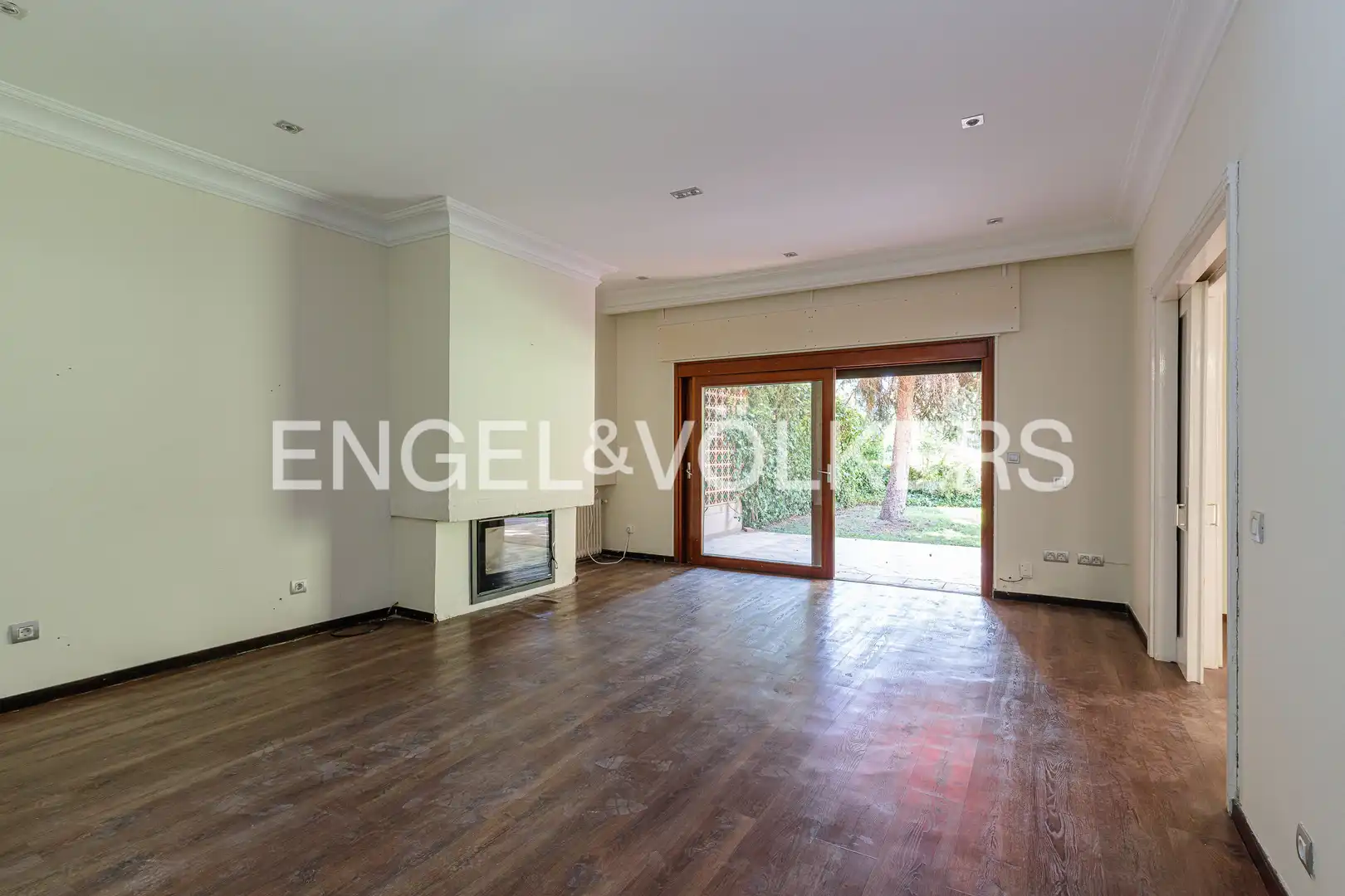 Sala d'estar de Casa adosada de lloguer en Boadilla del Monte amb Calefacció, Jardí privat i Parquet
